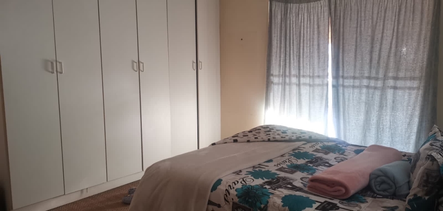 5 Bedroom Property for Sale in Mondeor Gauteng