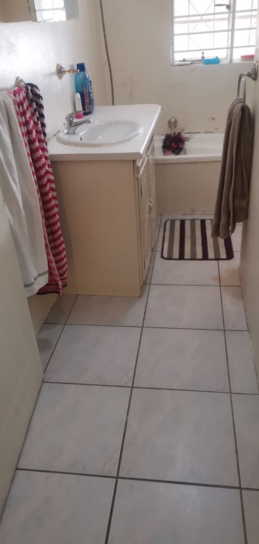 5 Bedroom Property for Sale in Mondeor Gauteng