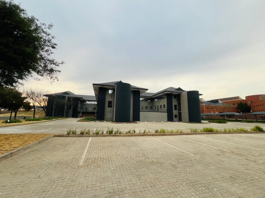  Bedroom Property for Sale in Vorna Valley Gauteng