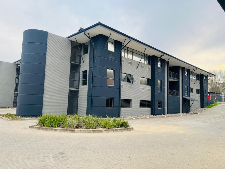  Bedroom Property for Sale in Vorna Valley Gauteng