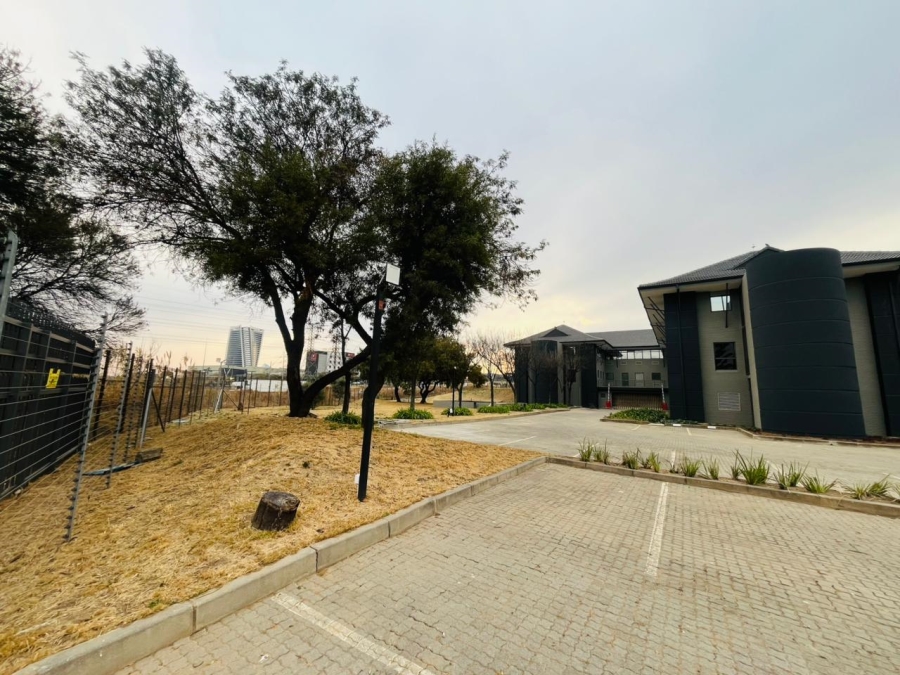  Bedroom Property for Sale in Vorna Valley Gauteng