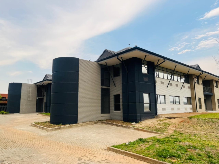  Bedroom Property for Sale in Vorna Valley Gauteng