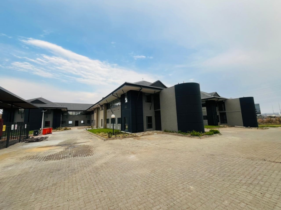  Bedroom Property for Sale in Vorna Valley Gauteng