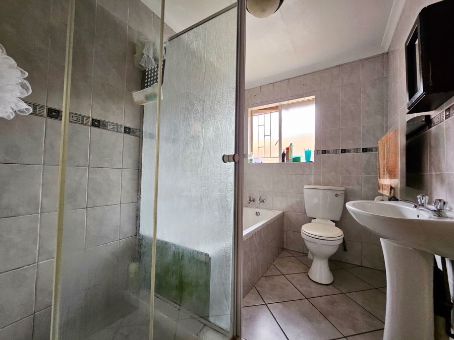 To Let 3 Bedroom Property for Rent in Terenure Gauteng