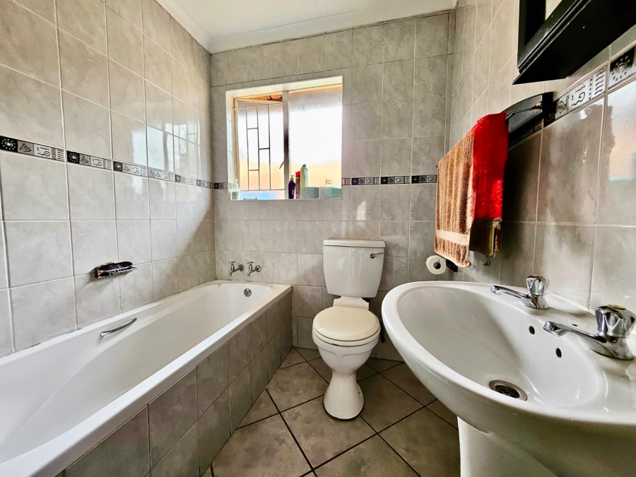 To Let 3 Bedroom Property for Rent in Terenure Gauteng