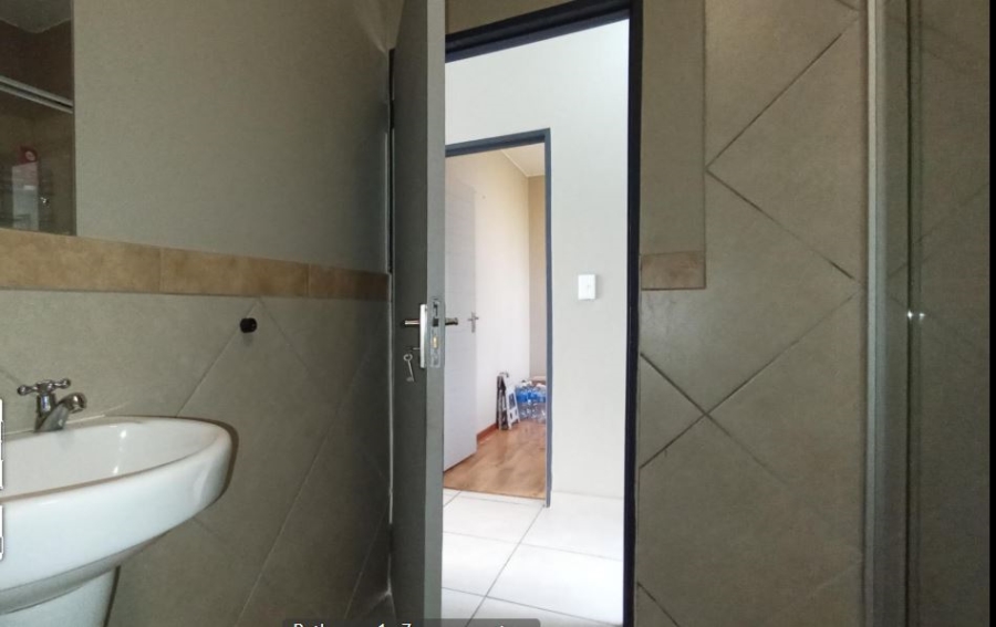 2 Bedroom Property for Sale in Glen Austin Gauteng