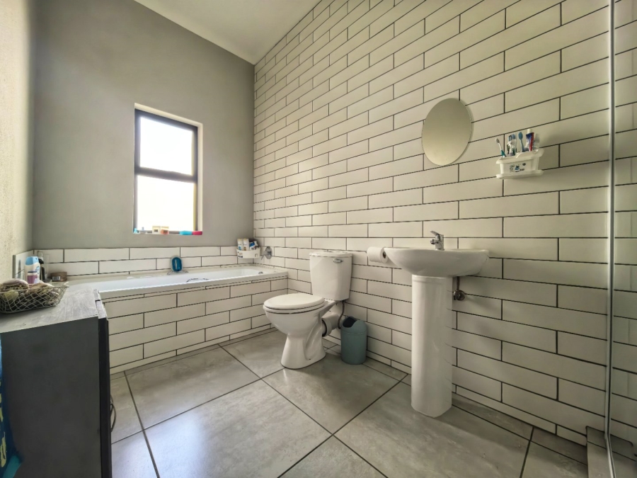 2 Bedroom Property for Sale in Glen Marais Gauteng