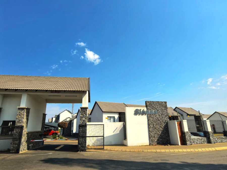 2 Bedroom Property for Sale in Glen Marais Gauteng