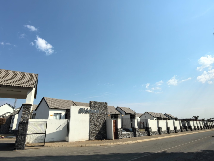 2 Bedroom Property for Sale in Glen Marais Gauteng
