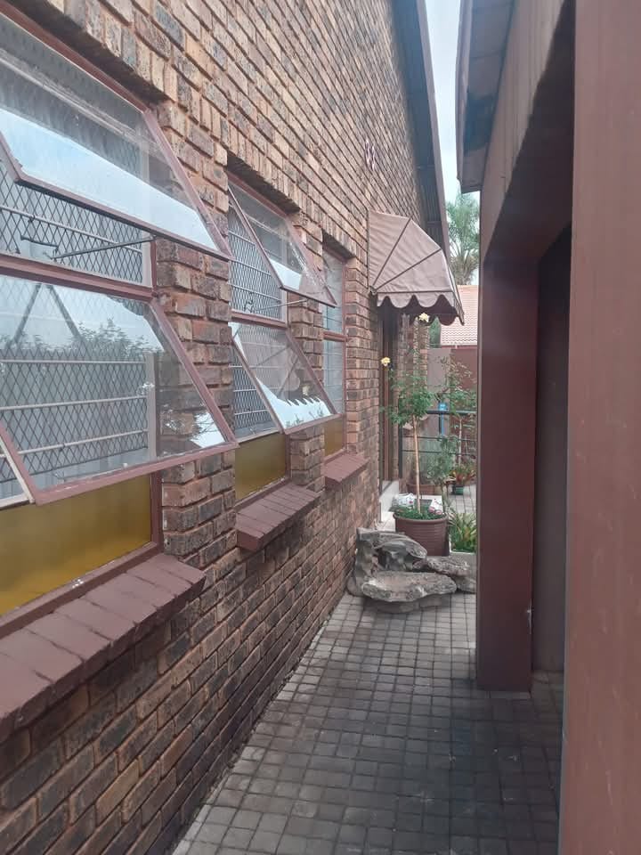 4 Bedroom Property for Sale in Parktown Estate Gauteng