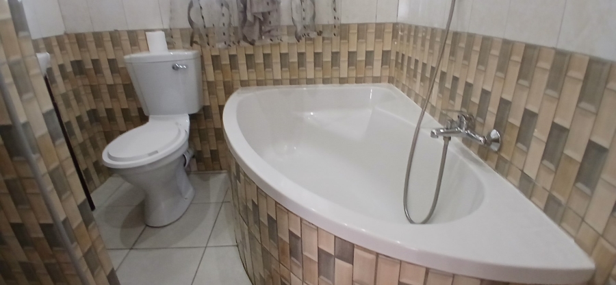 5 Bedroom Property for Sale in Heuweloord Gauteng