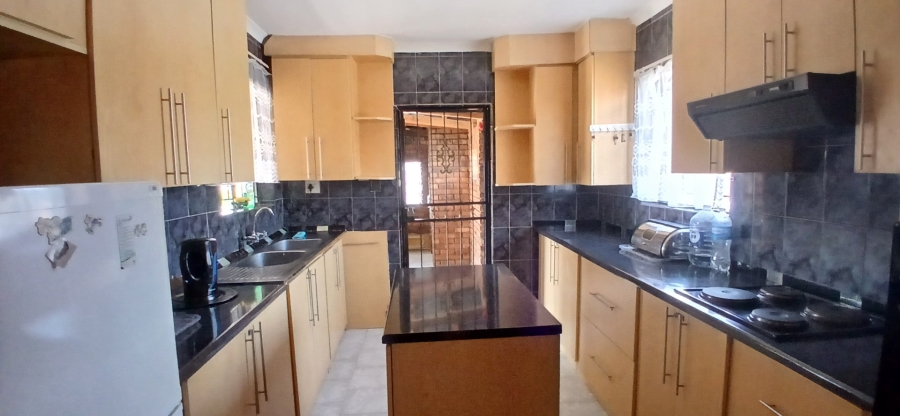 5 Bedroom Property for Sale in Heuweloord Gauteng