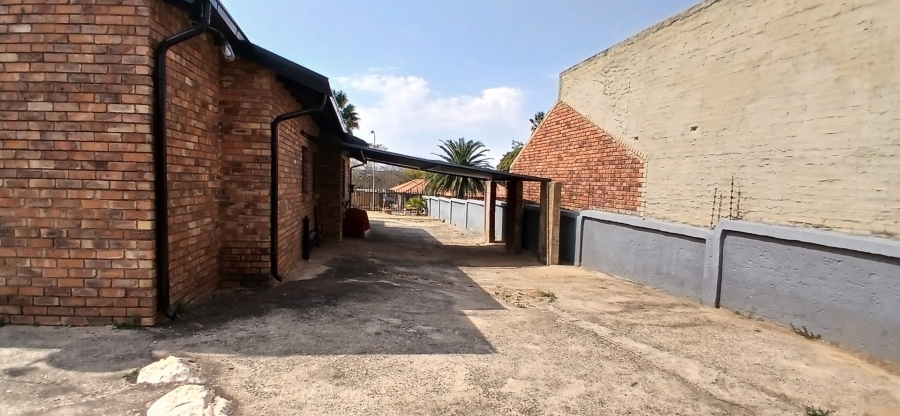 5 Bedroom Property for Sale in Heuweloord Gauteng