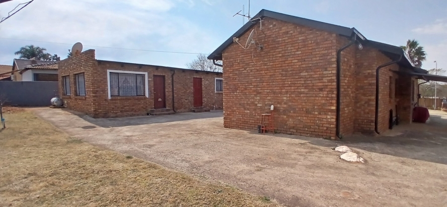 5 Bedroom Property for Sale in Heuweloord Gauteng