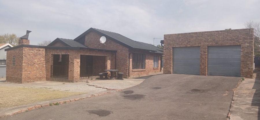 5 Bedroom Property for Sale in Heuweloord Gauteng