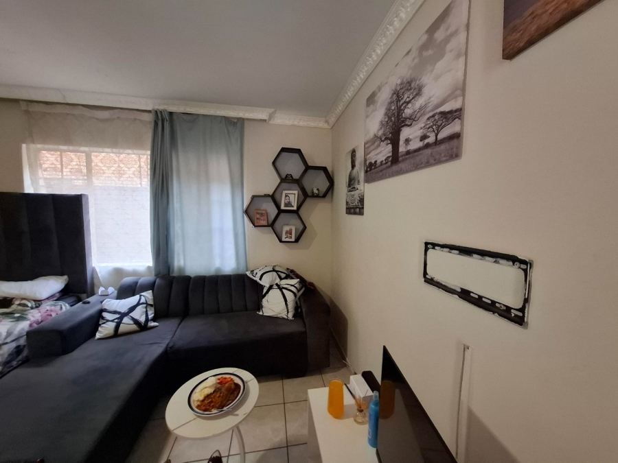 1 Bedroom Property for Sale in Lotus Gardens Gauteng