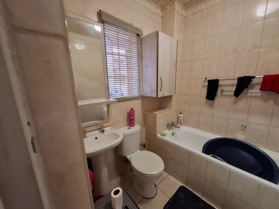 1 Bedroom Property for Sale in Lotus Gardens Gauteng
