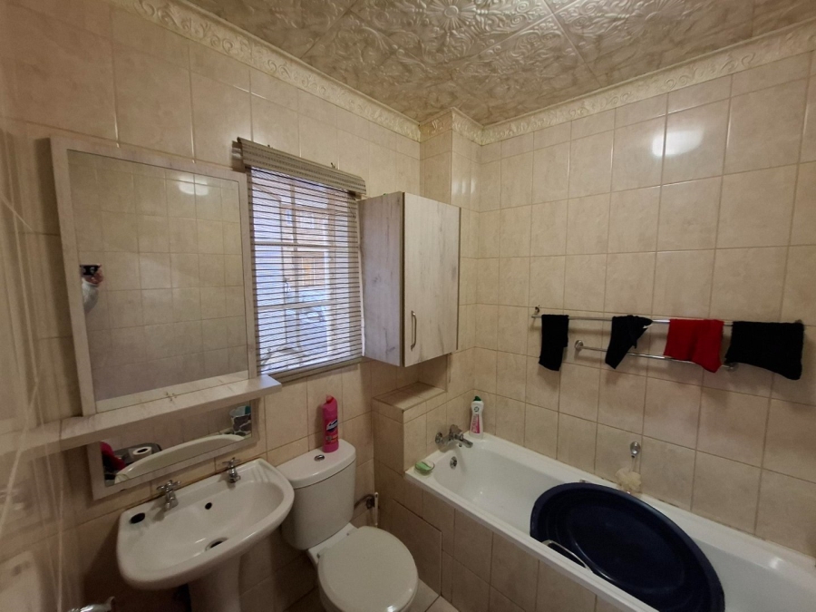 1 Bedroom Property for Sale in Lotus Gardens Gauteng