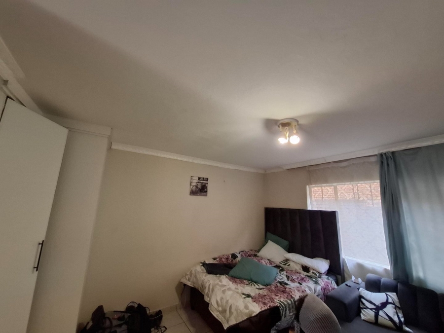 1 Bedroom Property for Sale in Lotus Gardens Gauteng