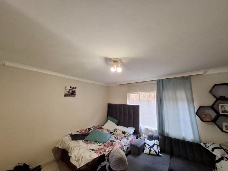 1 Bedroom Property for Sale in Lotus Gardens Gauteng