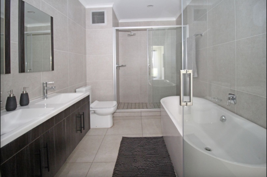 1 Bedroom Property for Sale in Greenstone Hill Gauteng