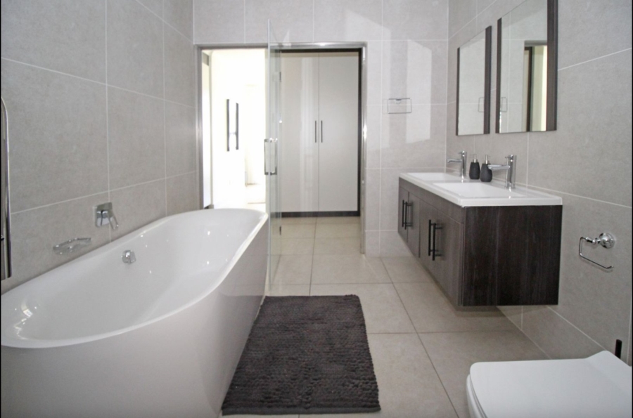 1 Bedroom Property for Sale in Greenstone Hill Gauteng