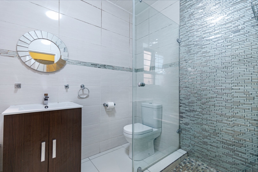 2 Bedroom Property for Sale in Sunninghill Gauteng