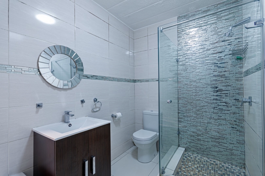 2 Bedroom Property for Sale in Sunninghill Gauteng