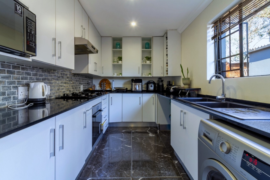 To Let 3 Bedroom Property for Rent in Northwold Gardens Gauteng