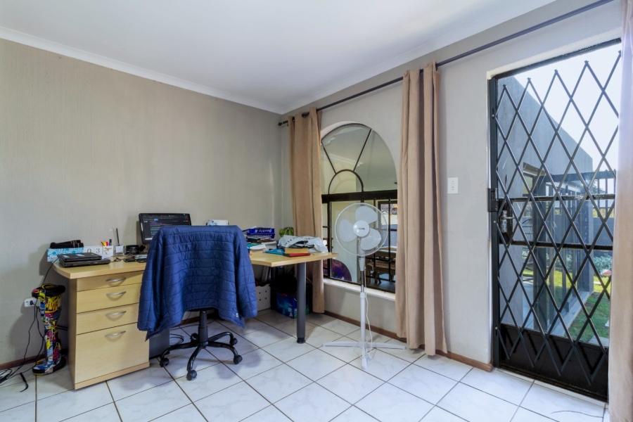 To Let 3 Bedroom Property for Rent in Northwold Gardens Gauteng