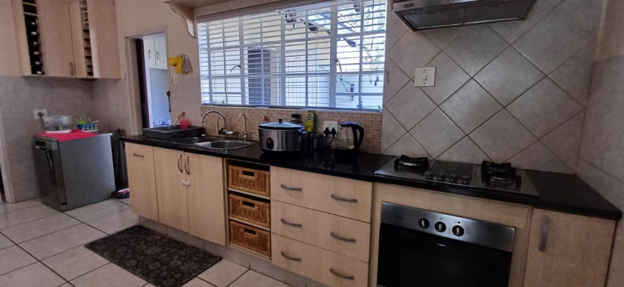 5 Bedroom Property for Sale in Eldoraigne Gauteng