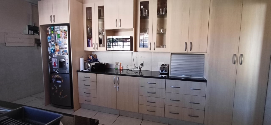 5 Bedroom Property for Sale in Eldoraigne Gauteng