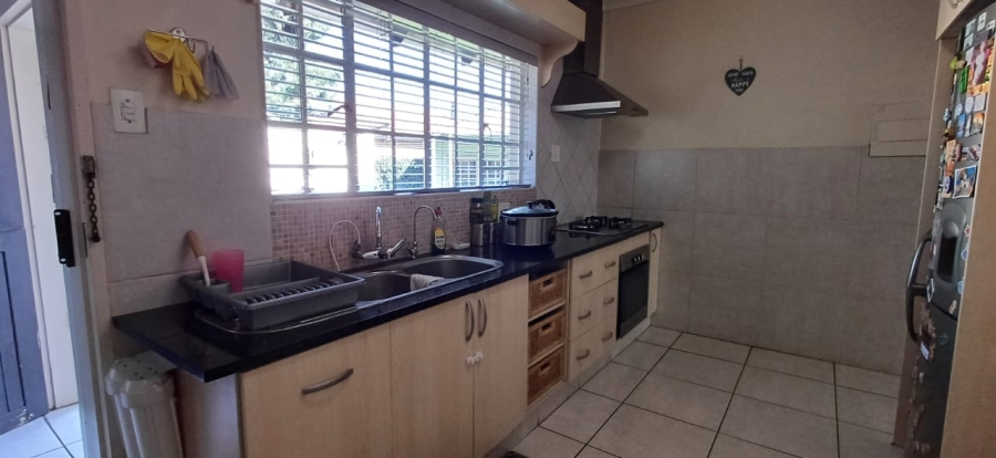 5 Bedroom Property for Sale in Eldoraigne Gauteng