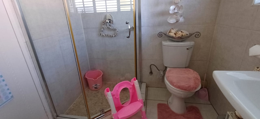5 Bedroom Property for Sale in Eldoraigne Gauteng