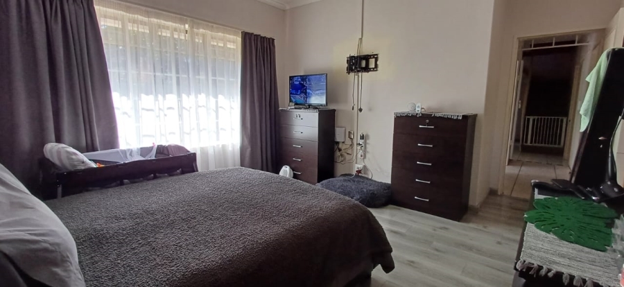 5 Bedroom Property for Sale in Eldoraigne Gauteng