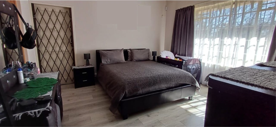 5 Bedroom Property for Sale in Eldoraigne Gauteng