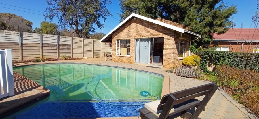 5 Bedroom Property for Sale in Eldoraigne Gauteng