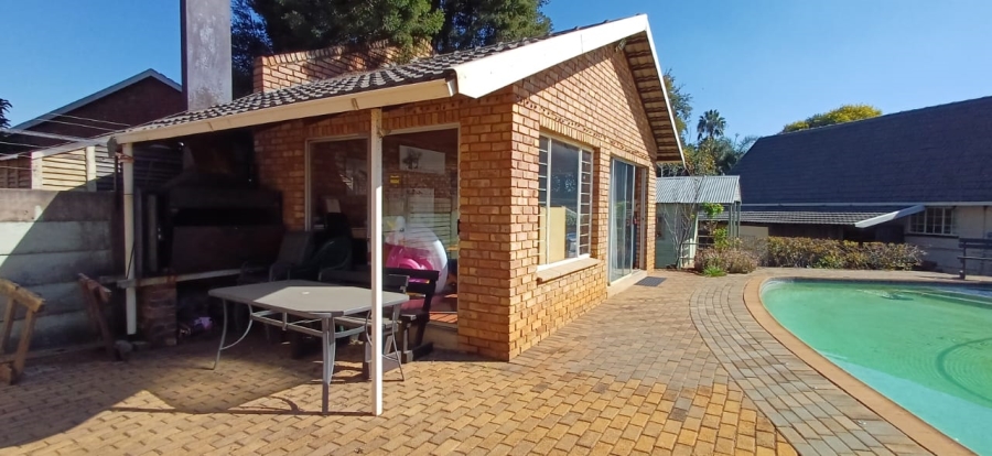 5 Bedroom Property for Sale in Eldoraigne Gauteng