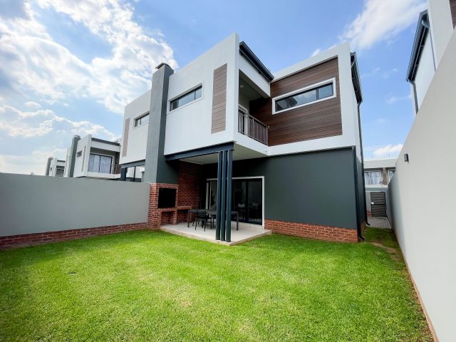  Bedroom Property for Sale in Sunninghill Gauteng