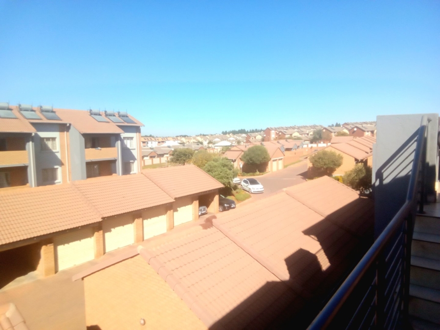 To Let 2 Bedroom Property for Rent in Noordwyk Gauteng