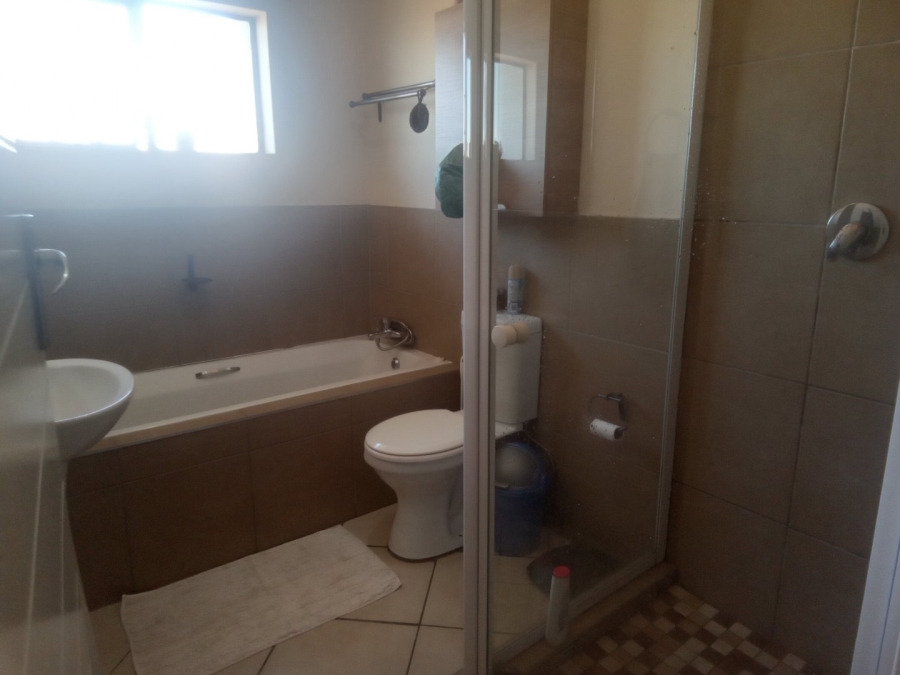 To Let 2 Bedroom Property for Rent in Noordwyk Gauteng