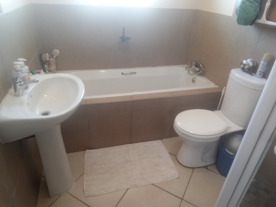To Let 2 Bedroom Property for Rent in Noordwyk Gauteng