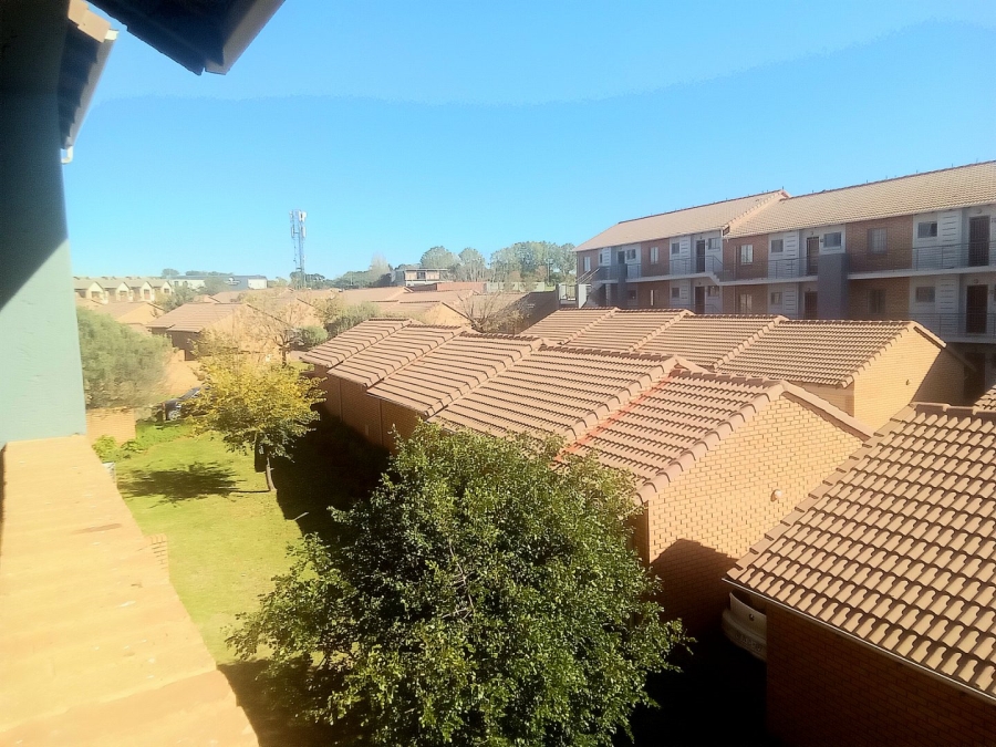 To Let 2 Bedroom Property for Rent in Noordwyk Gauteng
