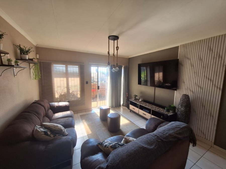 3 Bedroom Property for Sale in Birchleigh North Gauteng