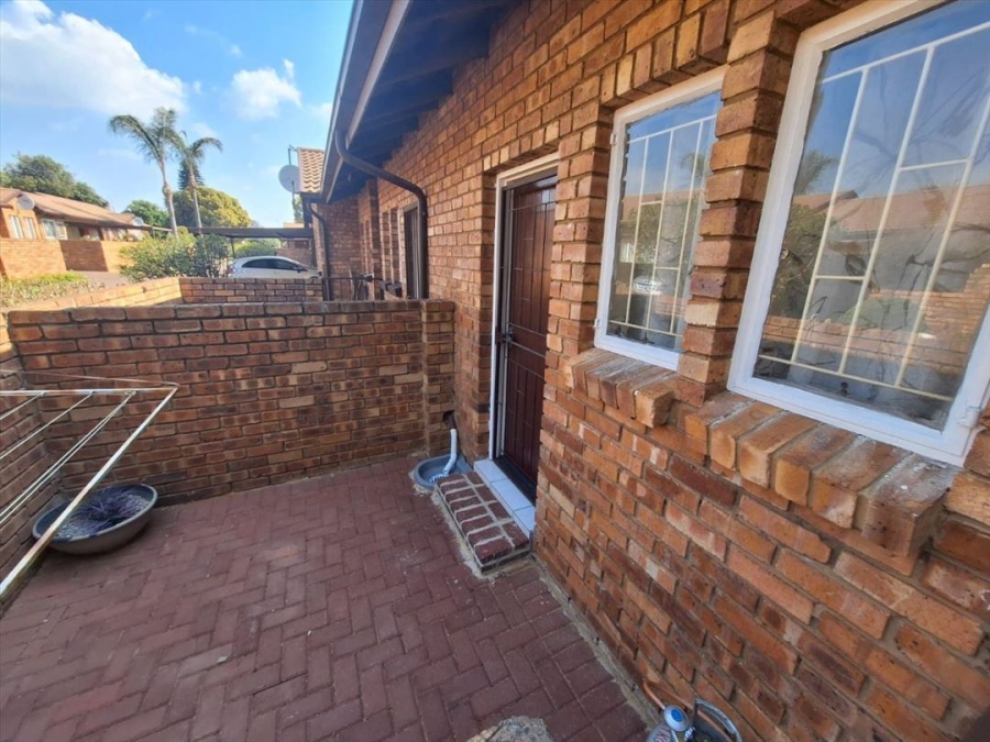 3 Bedroom Property for Sale in Birchleigh North Gauteng