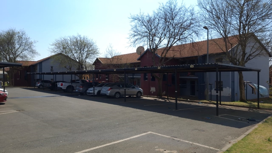 2 Bedroom Property for Sale in Commercia Gauteng