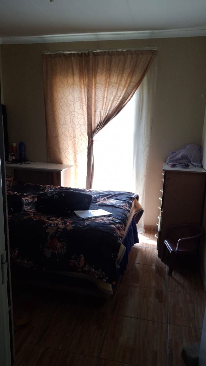 2 Bedroom Property for Sale in Commercia Gauteng