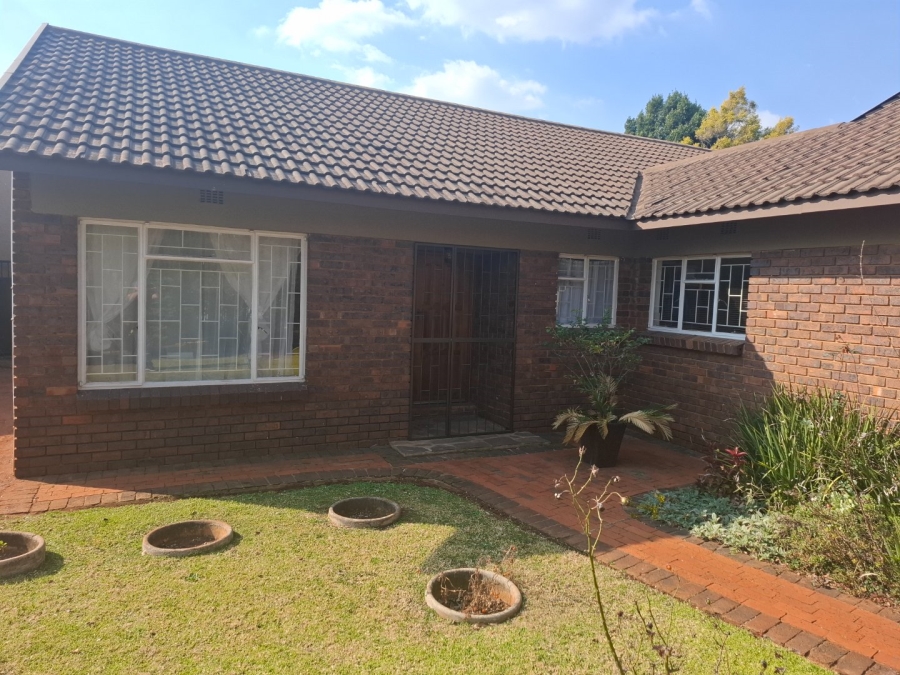3 Bedroom Property for Sale in Birchleigh Gauteng