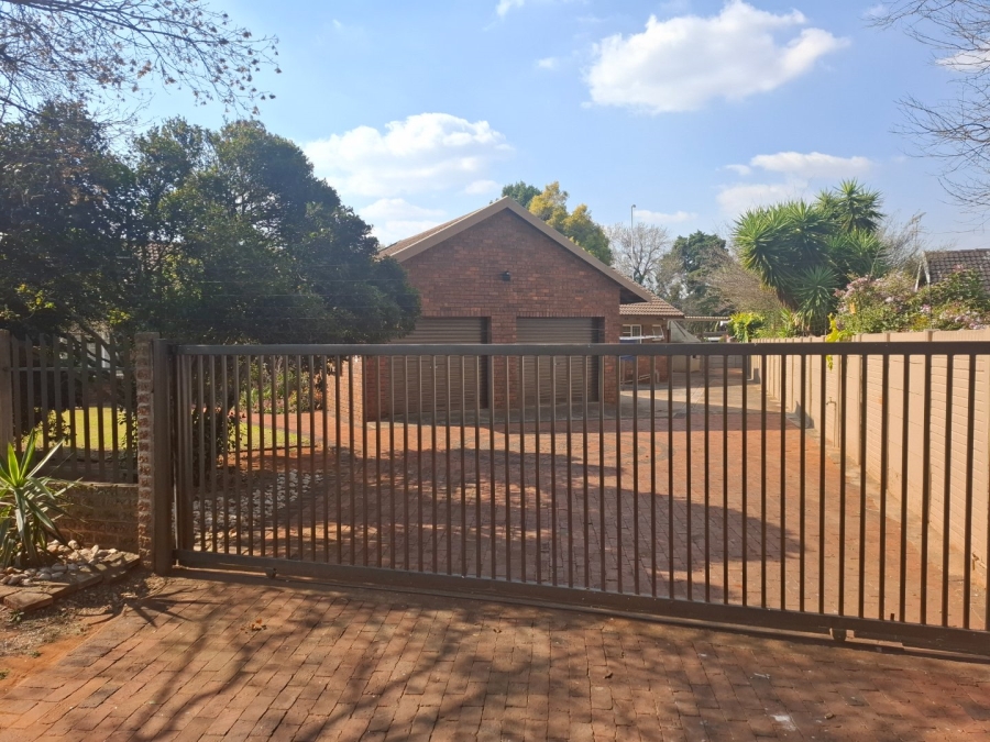 3 Bedroom Property for Sale in Birchleigh Gauteng