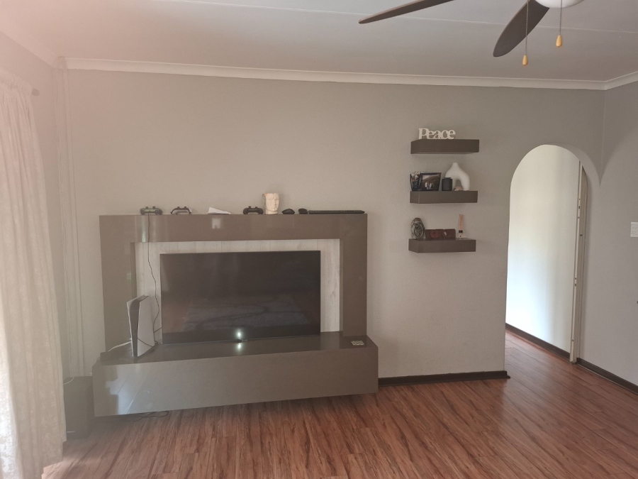 3 Bedroom Property for Sale in Birchleigh Gauteng